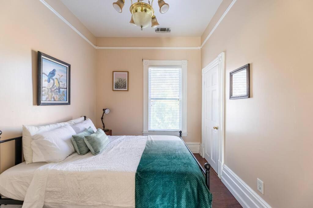 A+ 2 Bedroom Victorian Home Away From Home Sacramento Exterior foto
