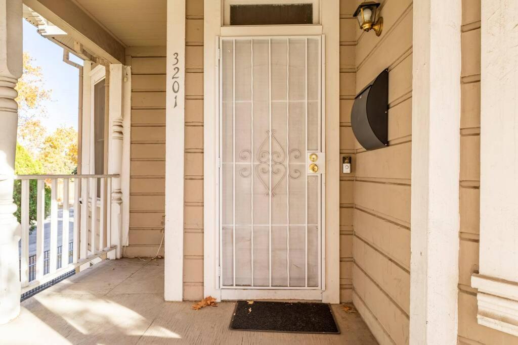 A+ 2 Bedroom Victorian Home Away From Home Sacramento Exterior foto