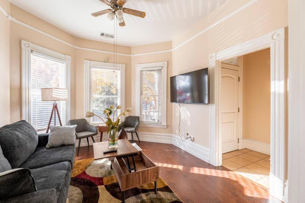 A+ 2 Bedroom Victorian Home Away From Home Sacramento Exterior foto